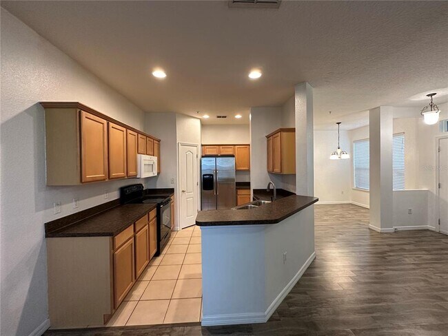 Building Photo - 6624 S Goldenrod Rd