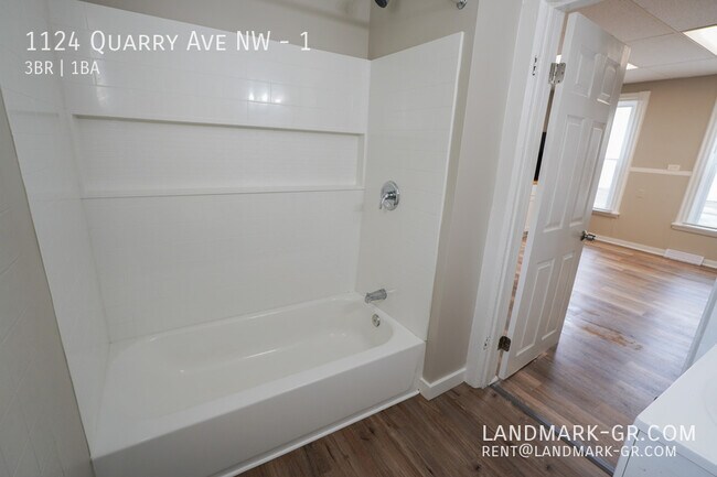 Building Photo - 1124 Quarry Ave NW