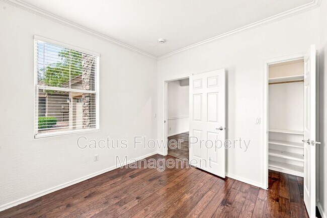 Building Photo - 3628 E Janelle Way