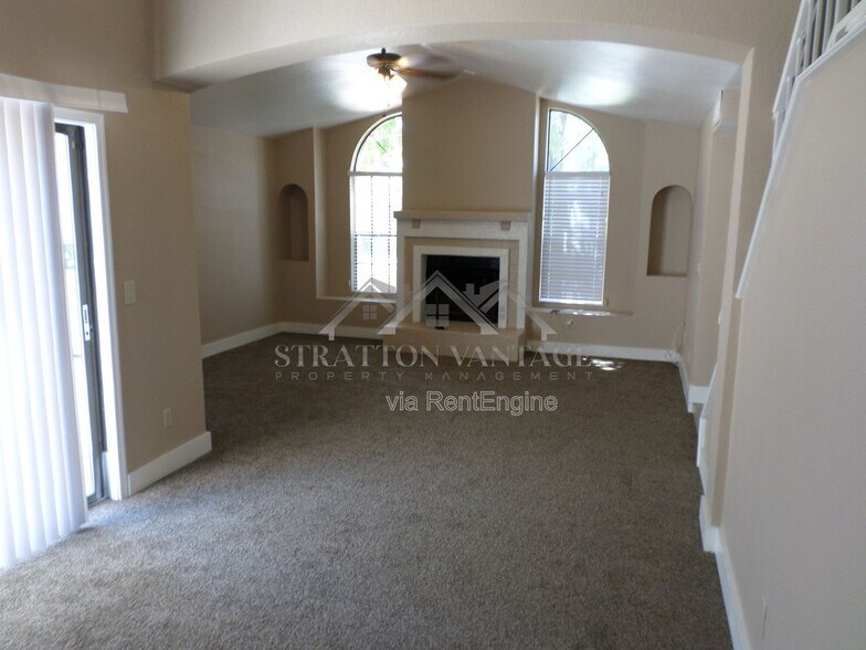 Building Photo - 1814 E Oak Harbor Dr
