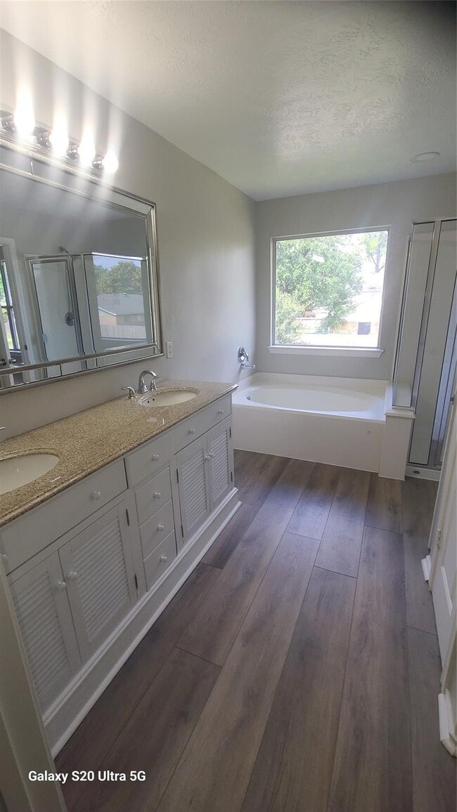Building Photo - 17242 Oakwood Chase Dr