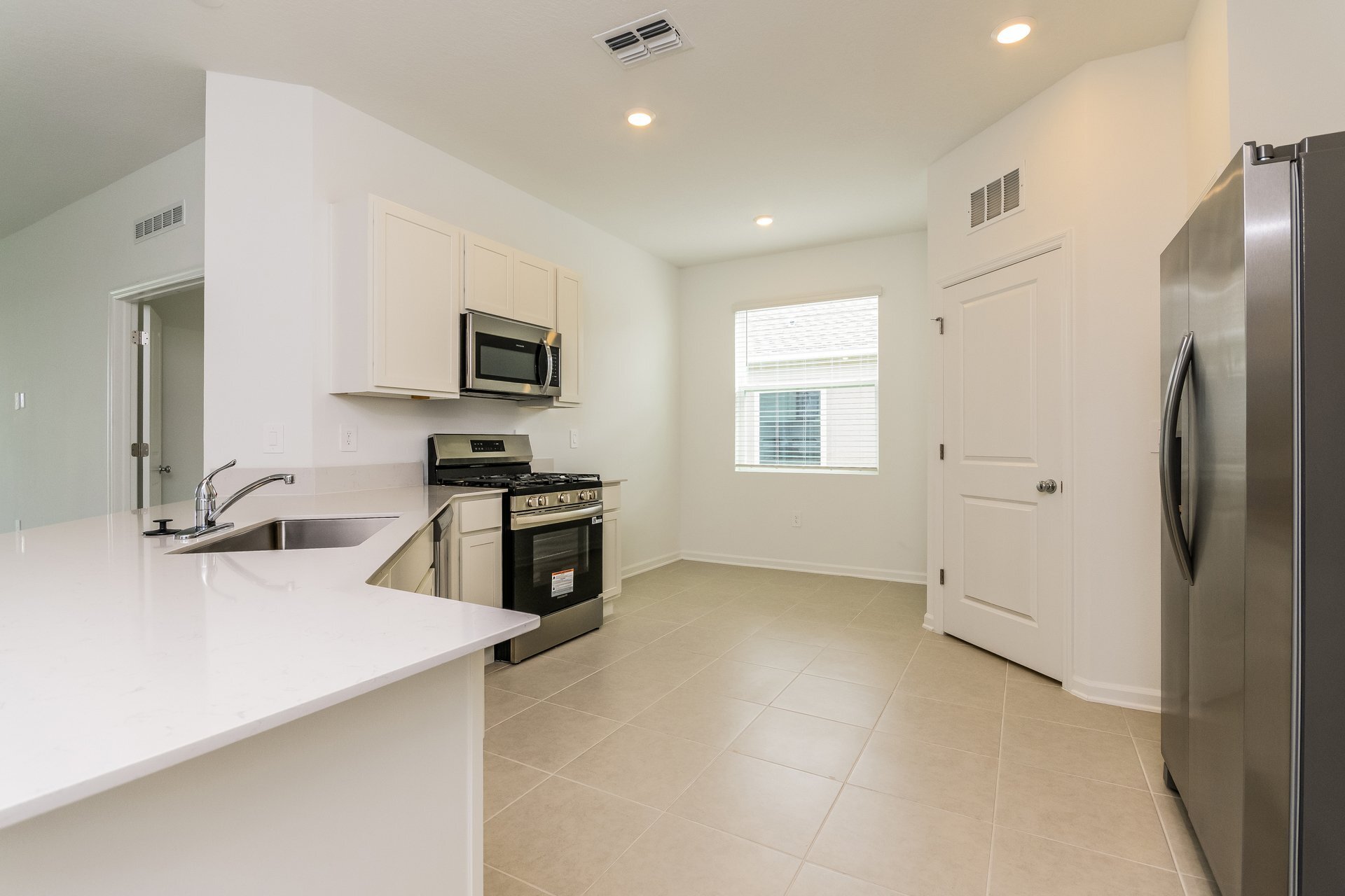 Building Photo - 2039 Hemingway Cir