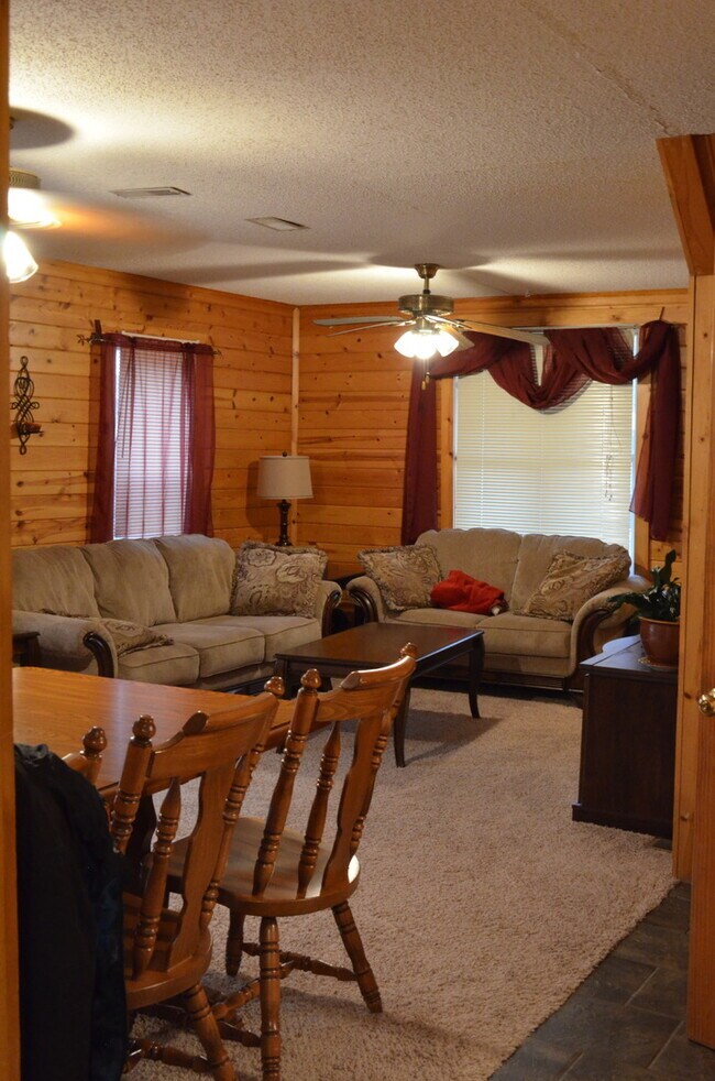 Building Photo - 3 Bedrooms, 2 Bathrooms Single Family Home in Brainerd, MN w/1 car garage