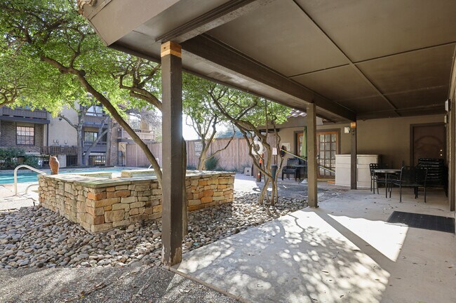 Building Photo - 5757 E University Blvd