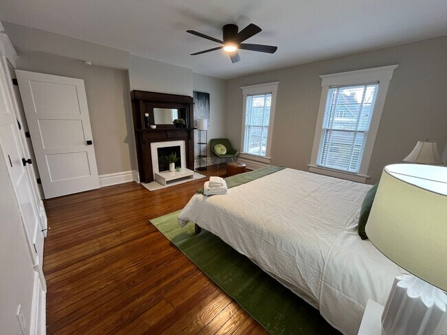 Building Photo - Dennison Ave 866-868 CR