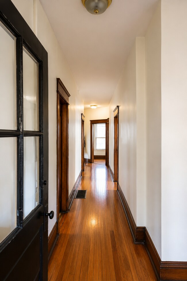 Building Photo - 2063 Sherwood Ave