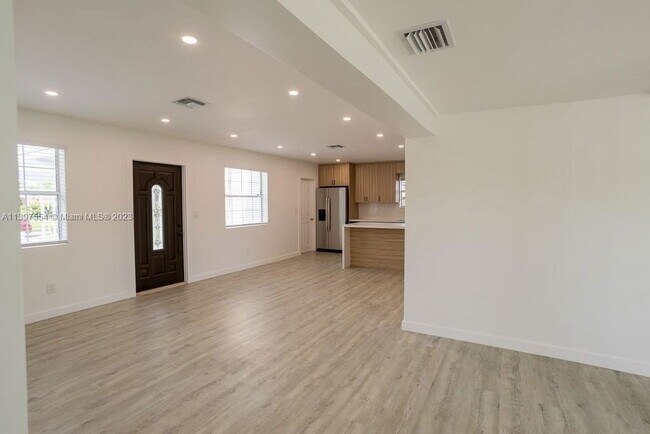 Building Photo - Hope Street, Hollywood, FL 33024 - 4 BR 2 ...