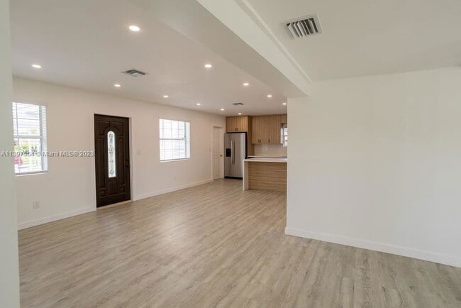 Building Photo - Hope Street, Hollywood, FL 33024 - 4 BR 2 BA Single-Family Home