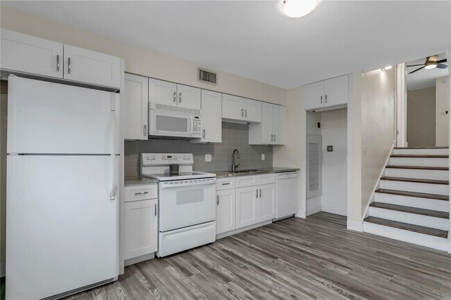 Building Photo - 4510 La Capri Ct