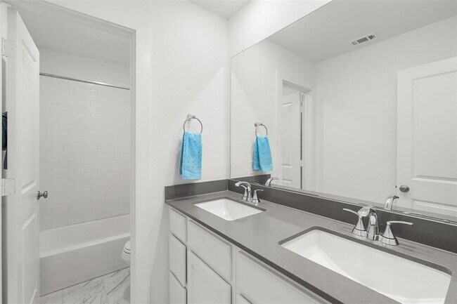 Building Photo - 18247 Lakepoint Rdg Ln
