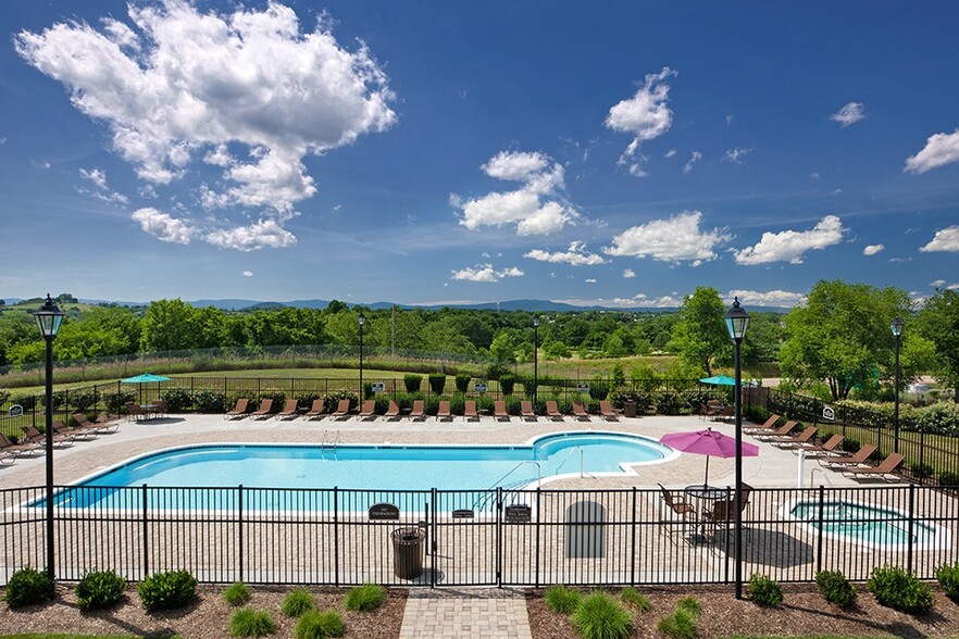 Expansive Pool and Sundeck with Wi-Fi - Squire Hill