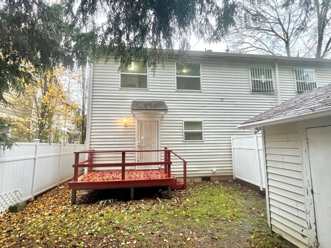 Building Photo - Cully 3 Bedroom Townhome with Hardwoods, Completely Updated, Fully Fenced Yard