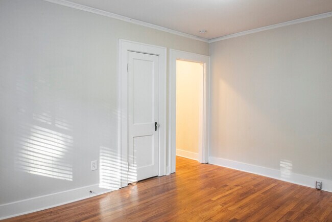 Building Photo - Renovated 1 bedroom apartment