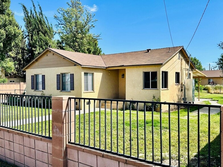 Building Photo - 1375 N Sunflower Ave