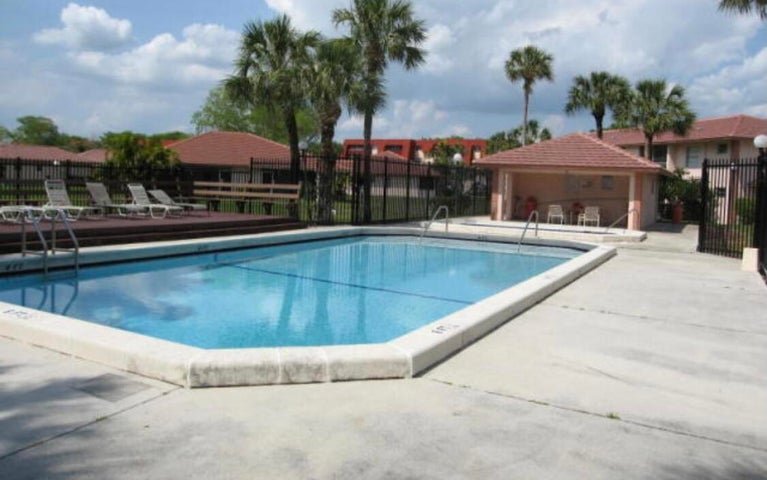 Building Photo - 9973 Three Lakes Cir