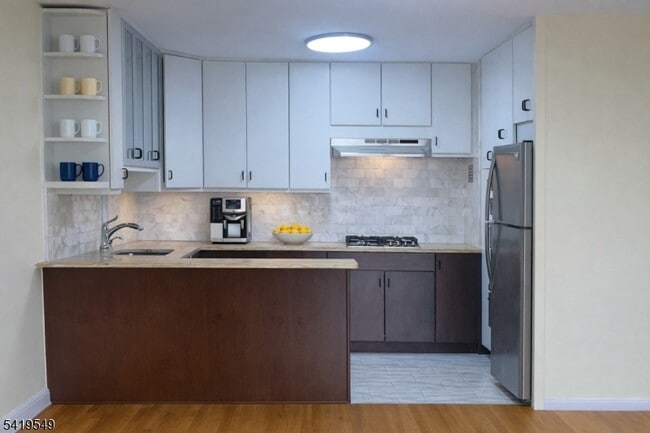 Building Photo - 530 Valley Rd