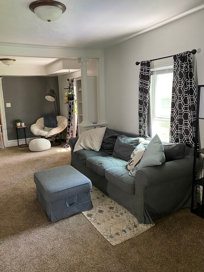 Building Photo - 410 Dakota St