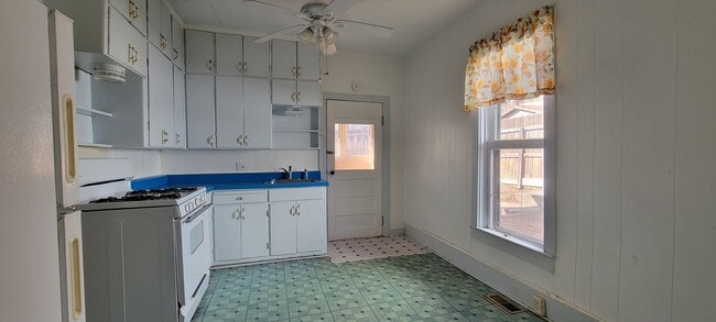 Building Photo - 2 bedroom 1 bath home