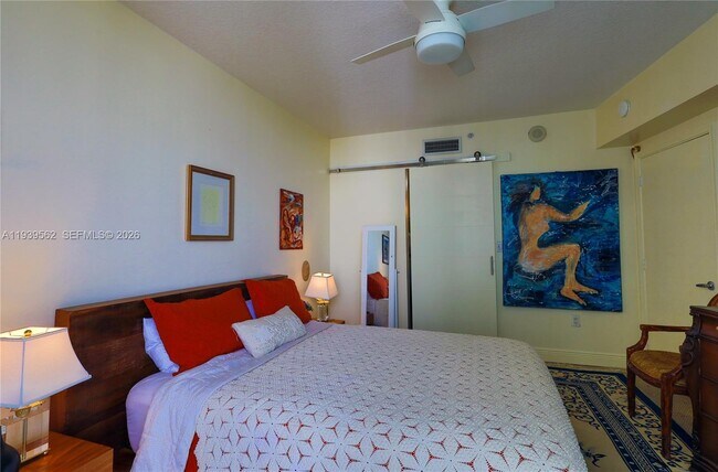 Building Photo - 1750 N Bayshore Dr