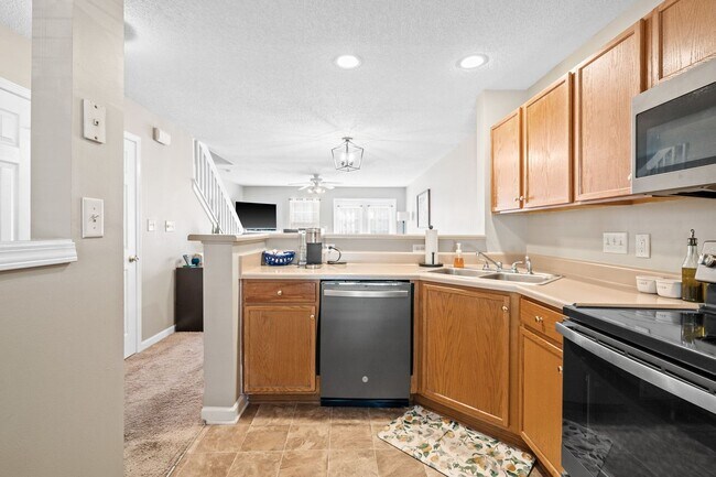 Building Photo - 6314 Inkberry Dr
