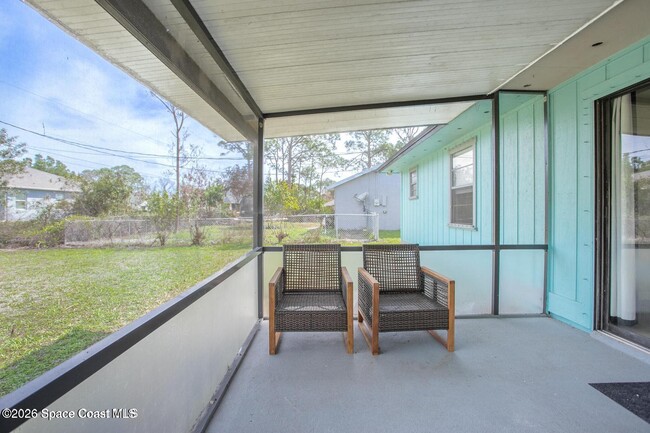 Building Photo - 1263 San Matio St