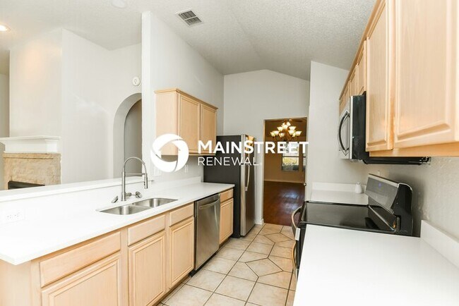 Building Photo - 3 Bedroom Pet-Friendly Home in ARLINGTON, TX with Main Street Renewal
