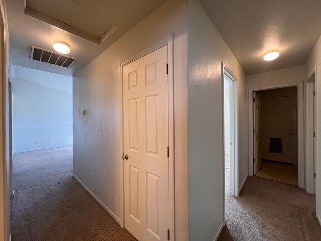 Building Photo - 3 bedroom 2 bath Fernley home in Donner Tr...