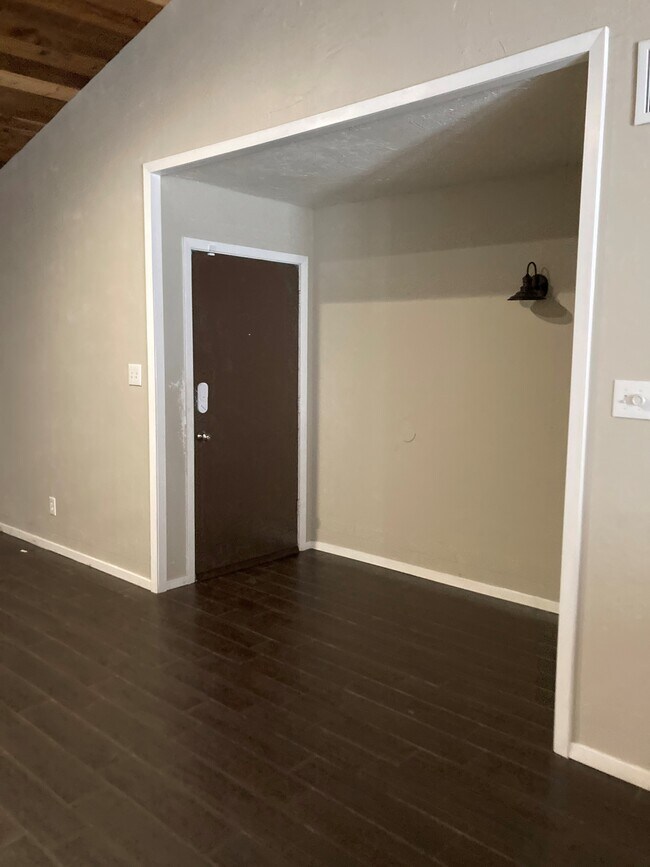 Livingroom Entry - 5616 Painter St