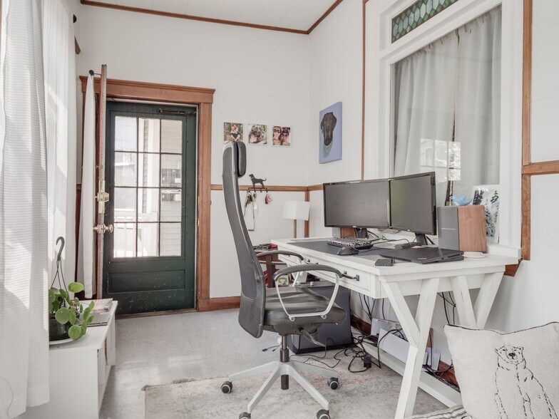 Building Photo - 3 Monmouth St