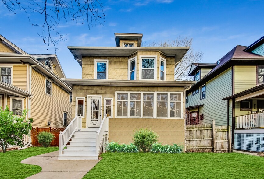 Primary Photo - 3747 N Kostner Ave