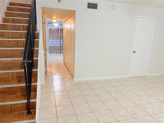 Building Photo - 6518 SW 41st St