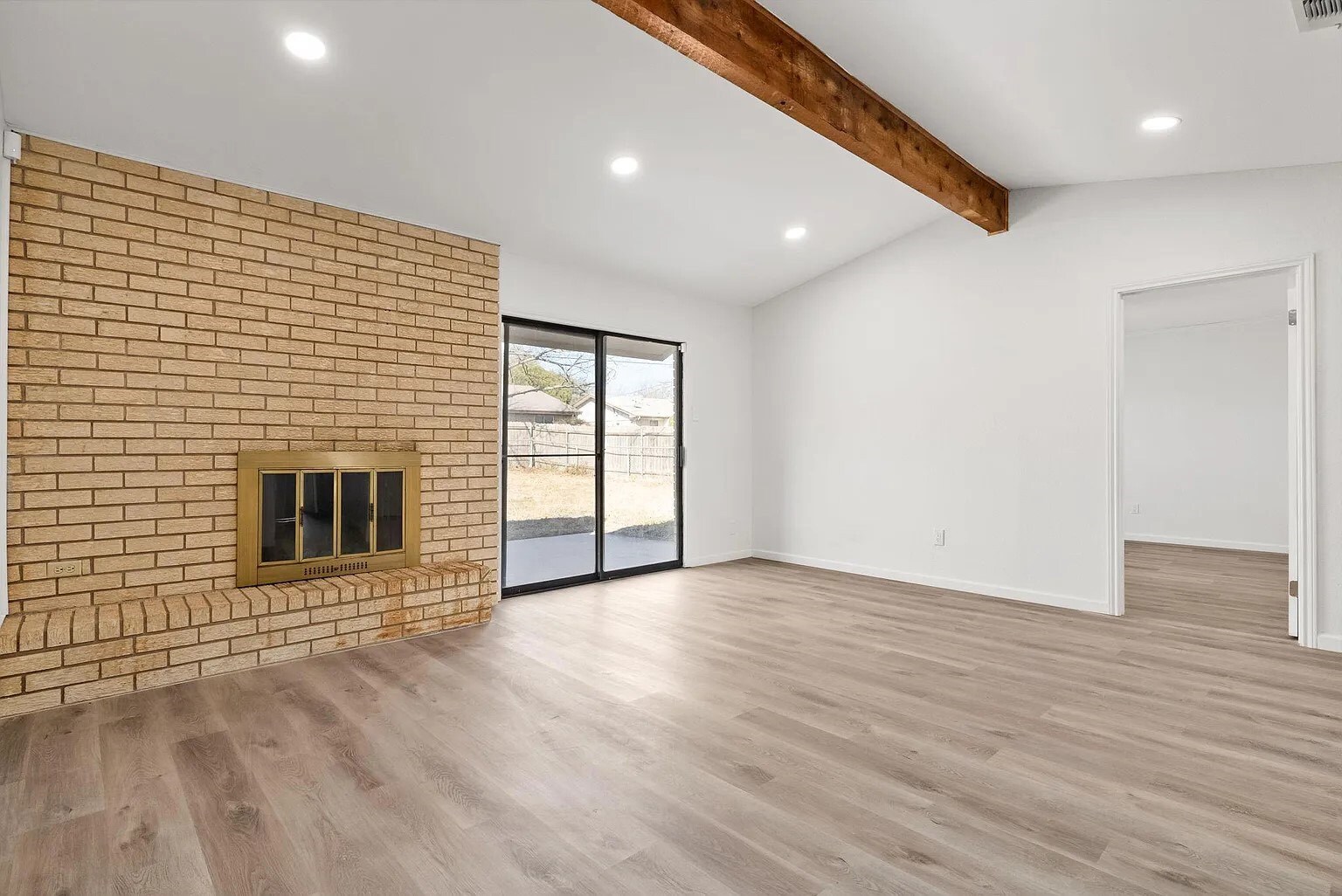 Living room - 1907 Moonlight Dr