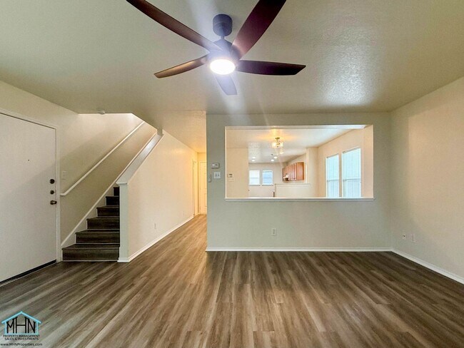 Building Photo - Beautifully Updated 2-Story 3-Bedroom, 2.5-Bathroom Gem Nestled in the Heart of San Antonio!