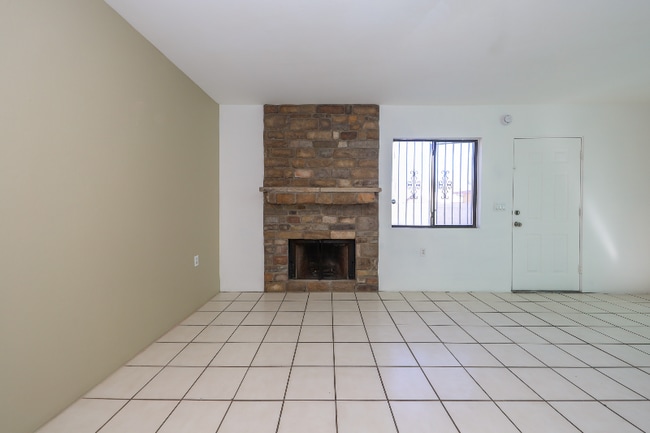 Building Photo - 136 E Pastime Rd