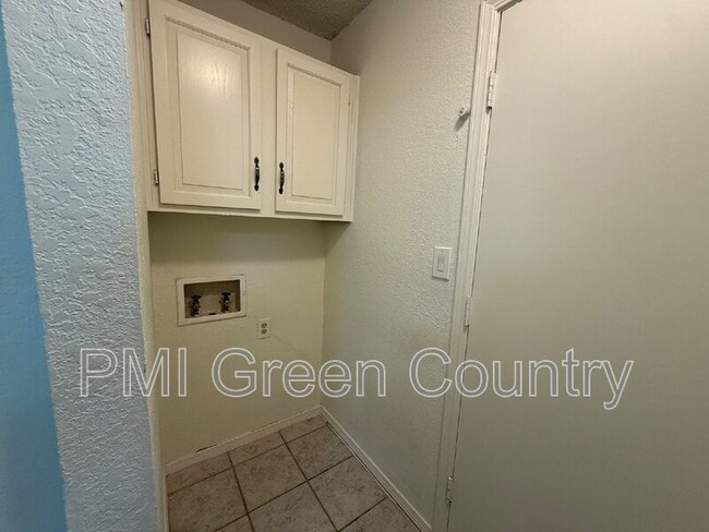 Building Photo - 1203 W Austin St