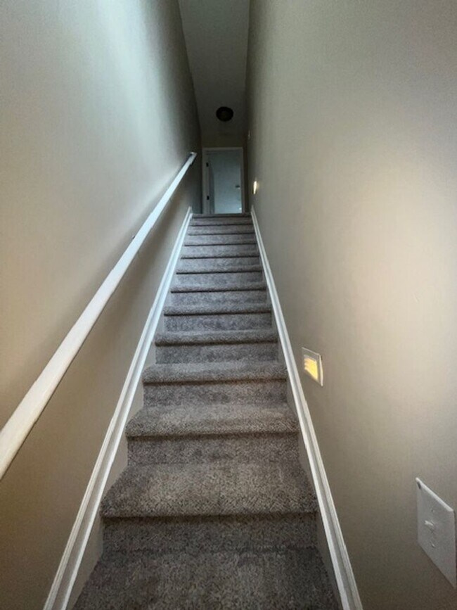 Building Photo - 3-bedroom, 1.5-bathroom home located in the heart of Nicholasville, KY.