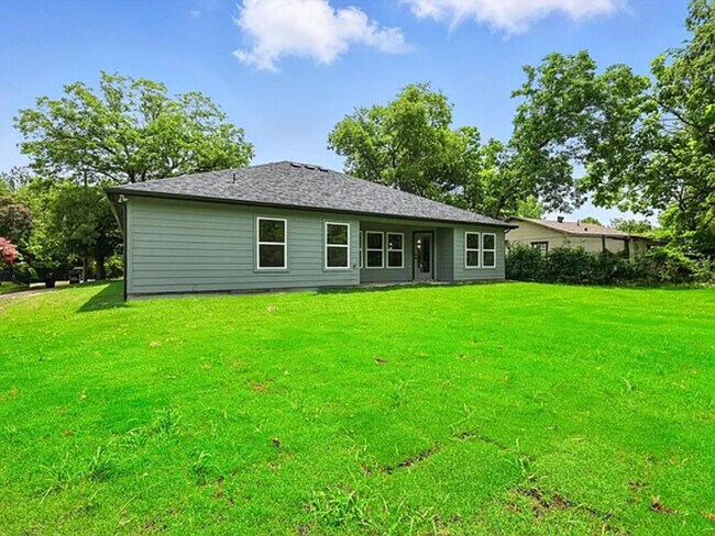 Building Photo - 1004 Branch St