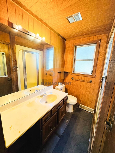 Building Photo - 214 Hunts Bridge Rd