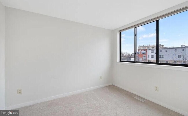 Building Photo - 928 Wallace St