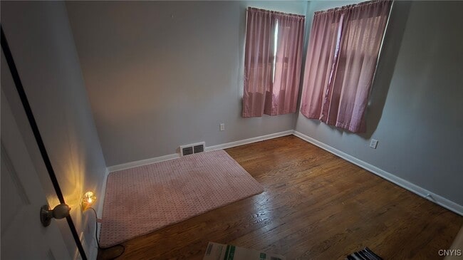 Building Photo - 614 Breman Ave