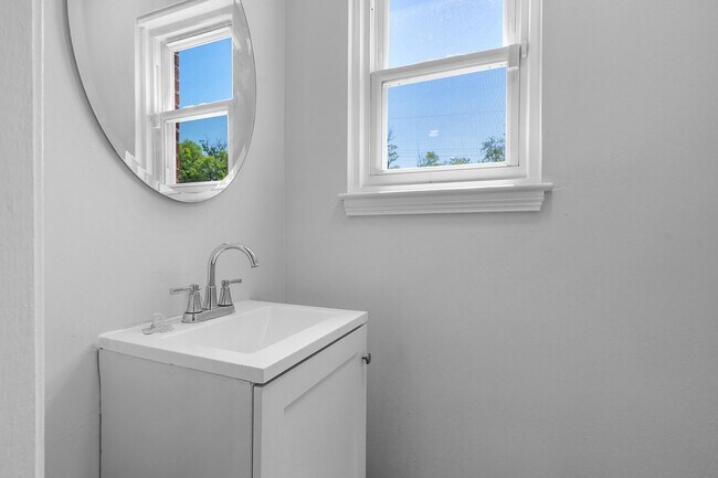 Building Photo - PENDING - Newly Renovated 3 Bedroom 2 Bathroom in