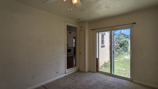 Building Photo - 3 Bed 2 Bath Near Downtown COS