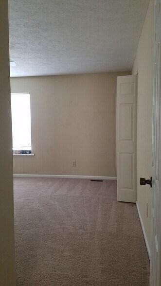 Building Photo - 12 Oneonta Dr