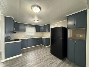 Building Photo - 1236 N Oaklane Rd