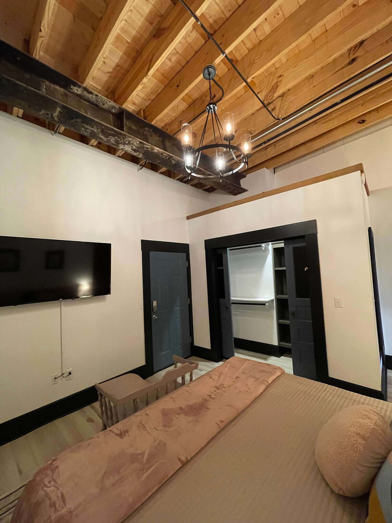 Building Photo - 719 S. Baker St.