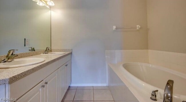 Building Photo - 15250 Riverbend Blvd