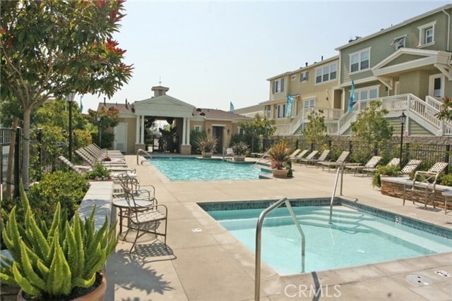 Building Photo - 1800 Oak St