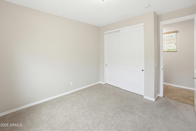 Building Photo - 1735 W Aloe Vera Dr