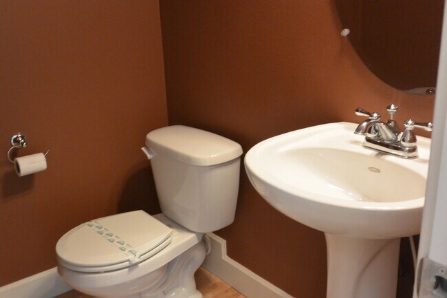 Building Photo - 1365 SE 194th Pl