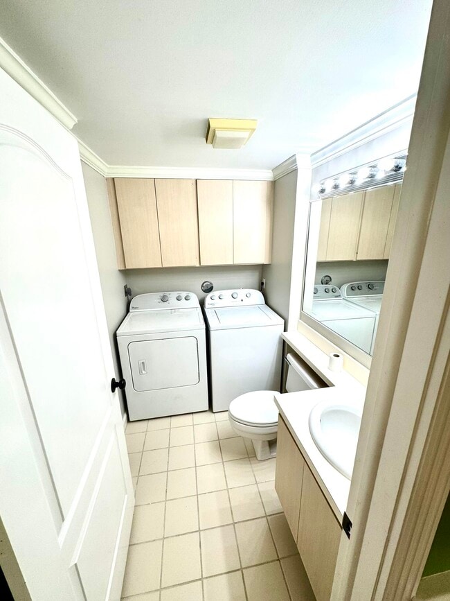 Building Photo - 2813 SW Lakemont Pl